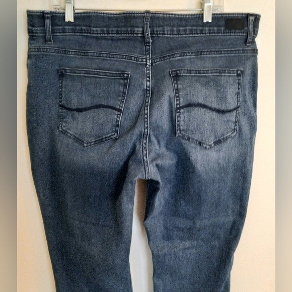 Lee regular fit mid-rise straight leg women's jeans size 18M - Picture 4 of 5